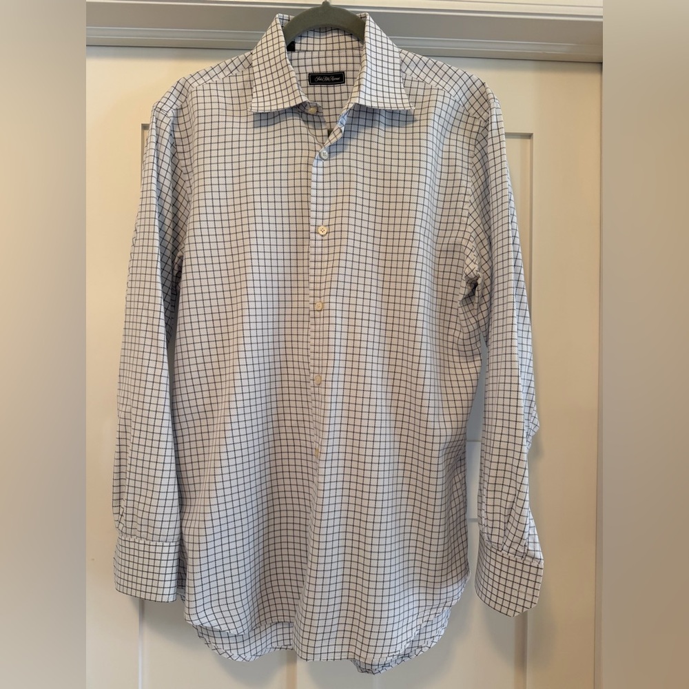 Sal’s Fifth Avenue Men’s Dress Shirt.